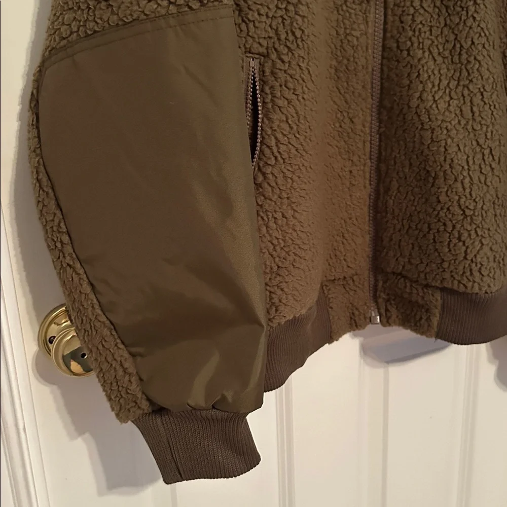 Filson Women's Brown Teddy Jacket - Picture 6 of 7